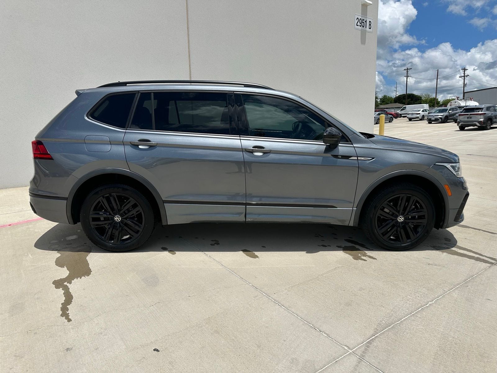 2022 Volkswagen Tiguan 2.0T SE R-Line Black
