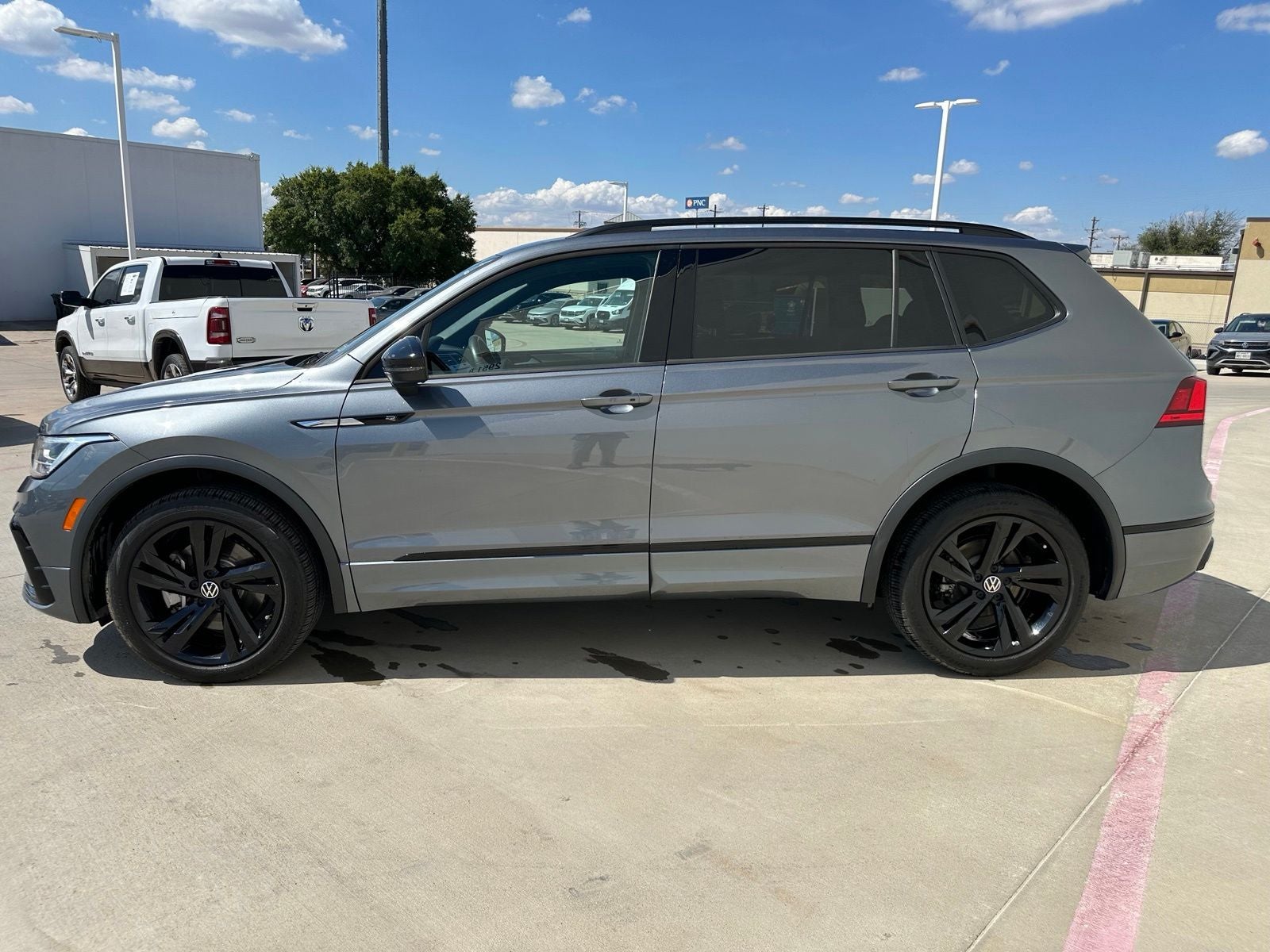 2024 Volkswagen Tiguan 2.0T SE R-Line Black