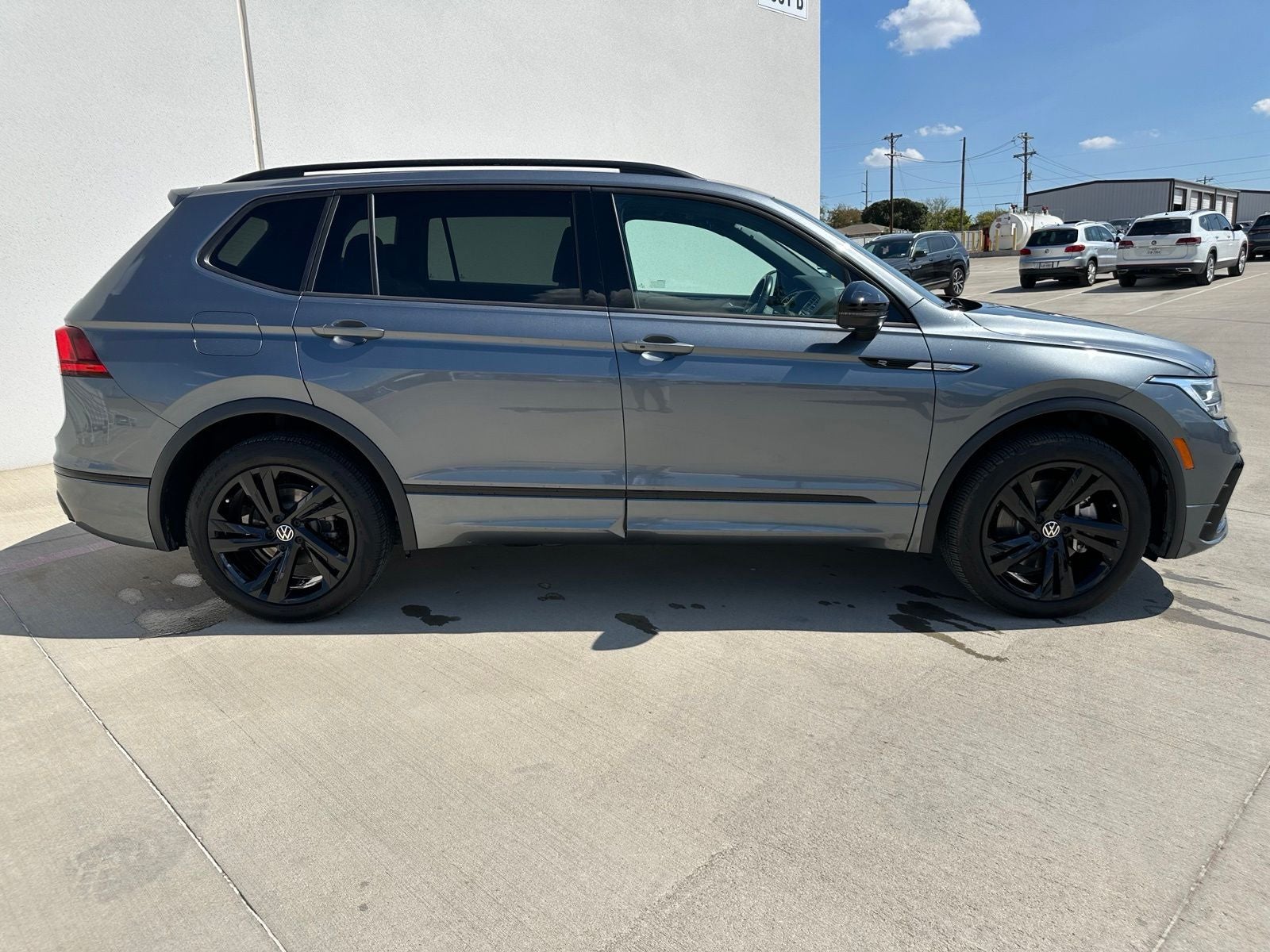 2024 Volkswagen Tiguan 2.0T SE R-Line Black