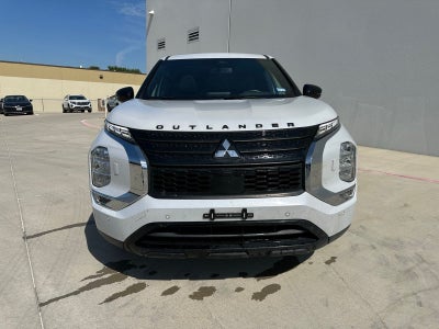 2022 Mitsubishi Outlander Base