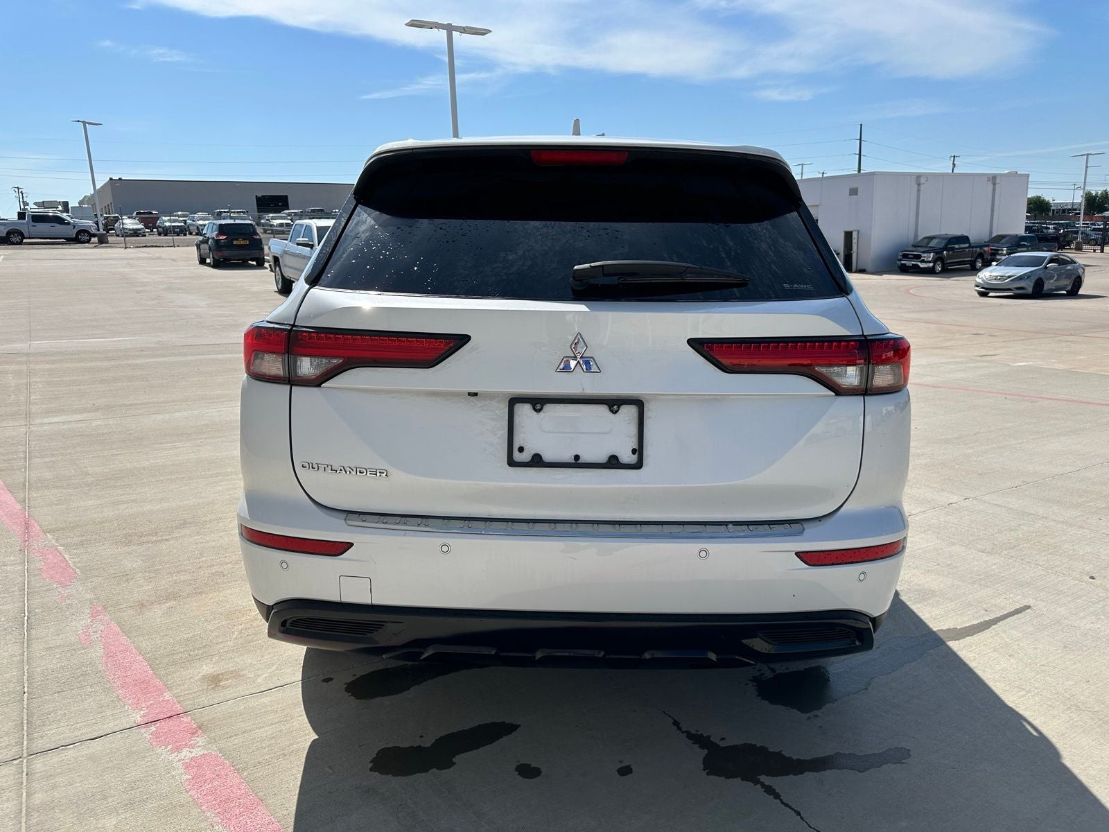 2022 Mitsubishi Outlander Base