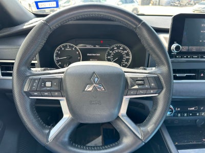 2022 Mitsubishi Outlander Base
