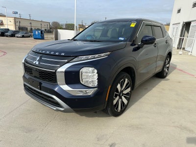 2025 Mitsubishi Outlander Base