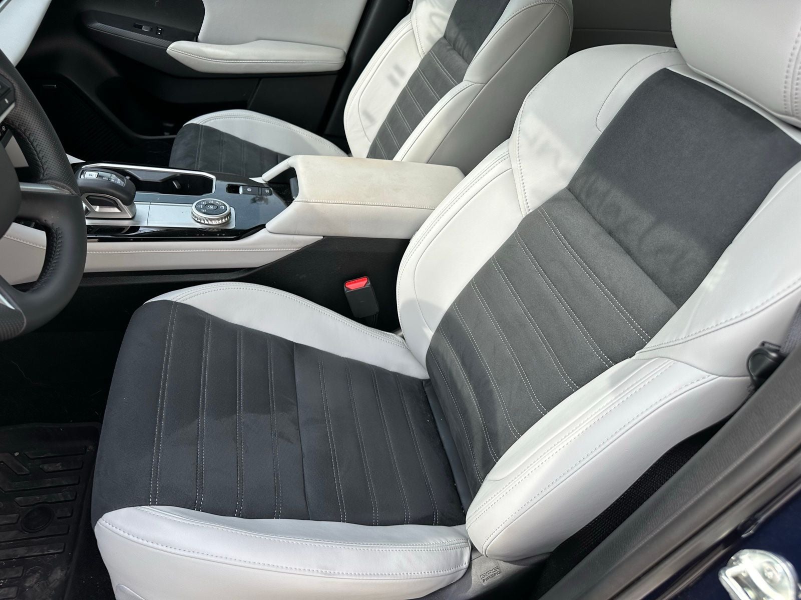 2025 Mitsubishi Outlander Base