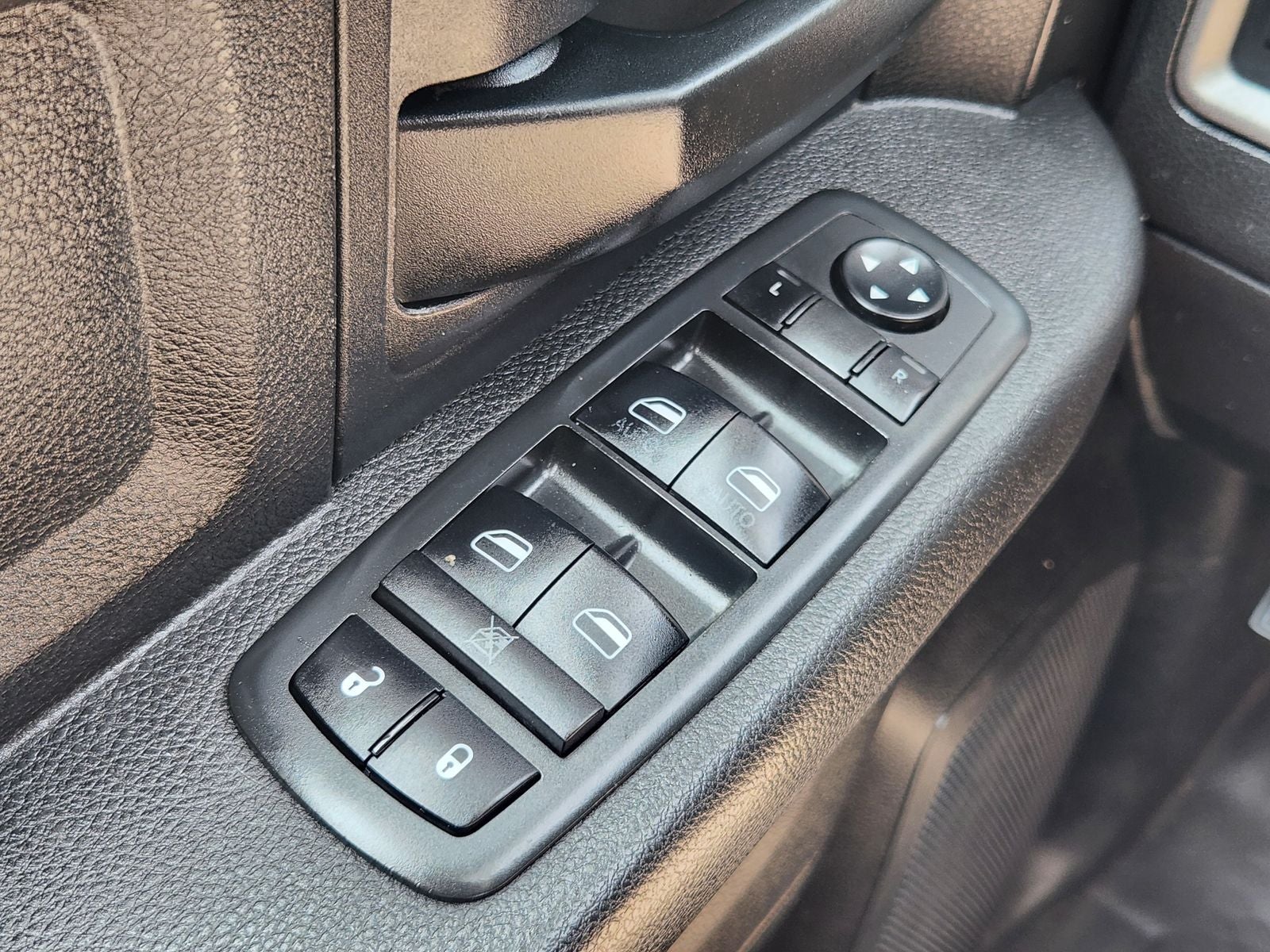 2018 RAM 3500 Chassis Tradesman/SLT/Laramie