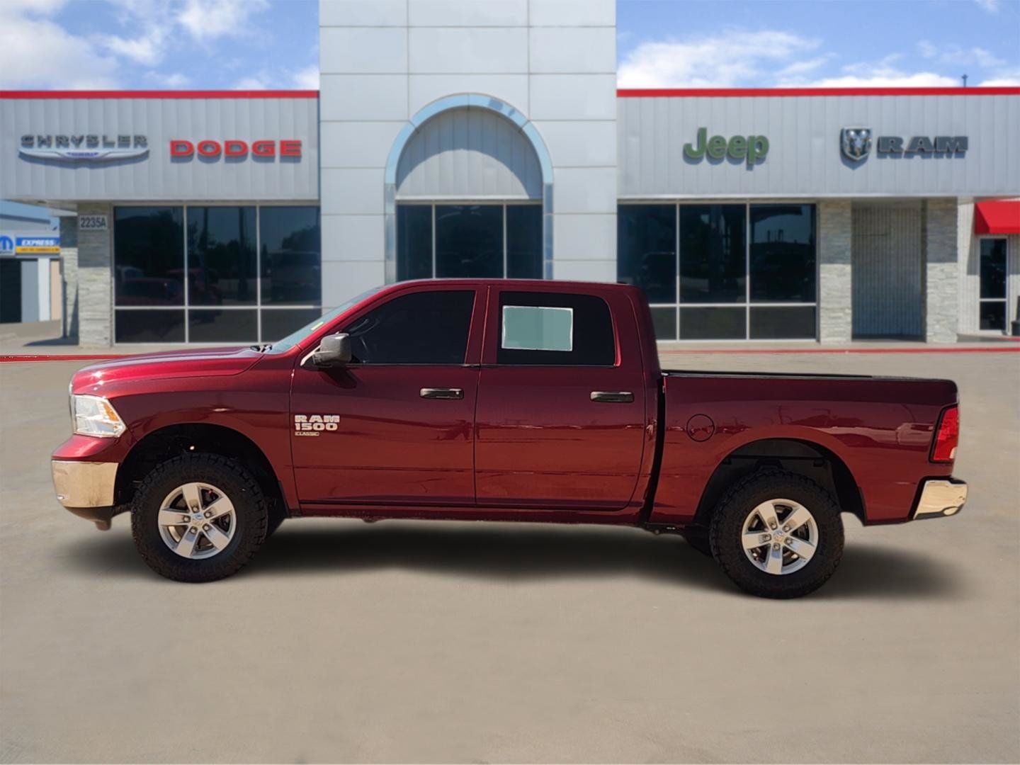 2022 RAM 1500 Classic SLT Crew Cab 4x4 5'7' Box