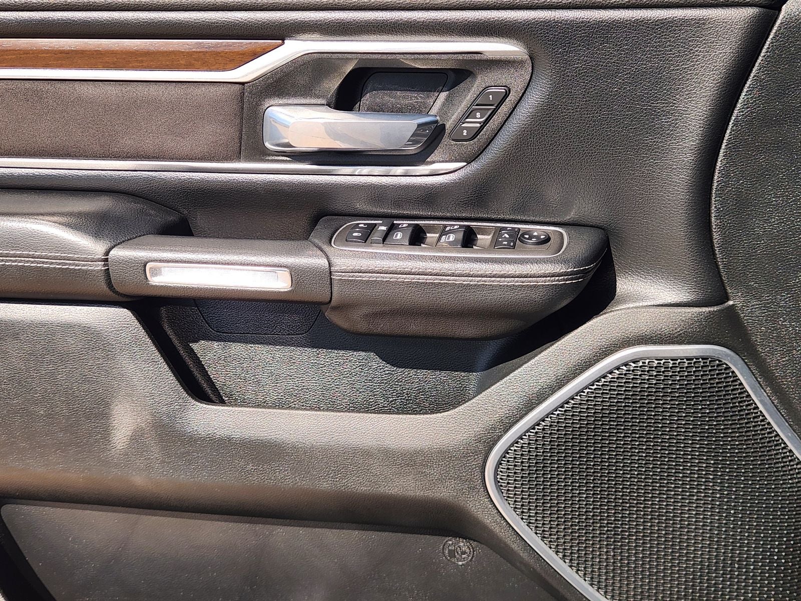 2021 RAM Ram 1500 Laramie Crew Cab 4x2 5'7' Box