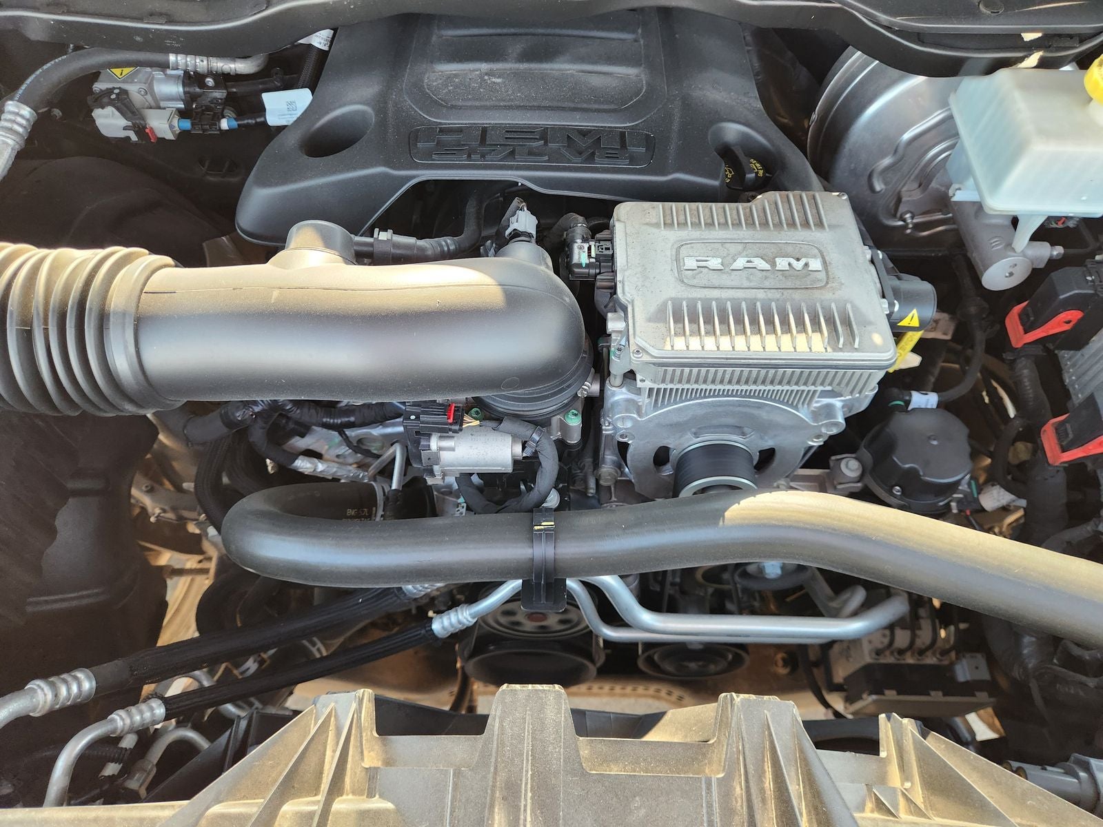 2021 RAM Ram 1500 Laramie Crew Cab 4x2 5'7' Box