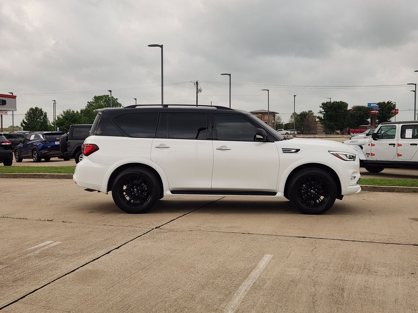 2021 INFINITI QX80 LUXE