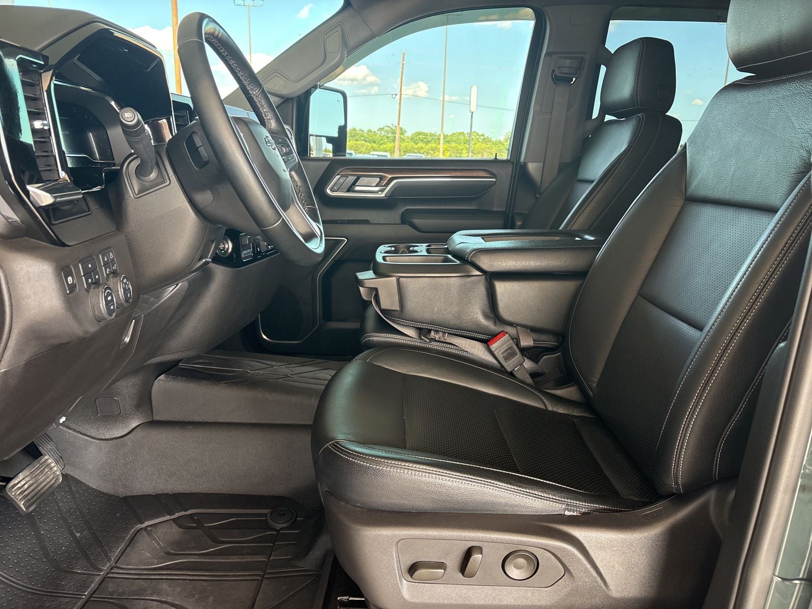 2025 Chevrolet Silverado 2500HD 4WD Crew Cab Standard Bed LT