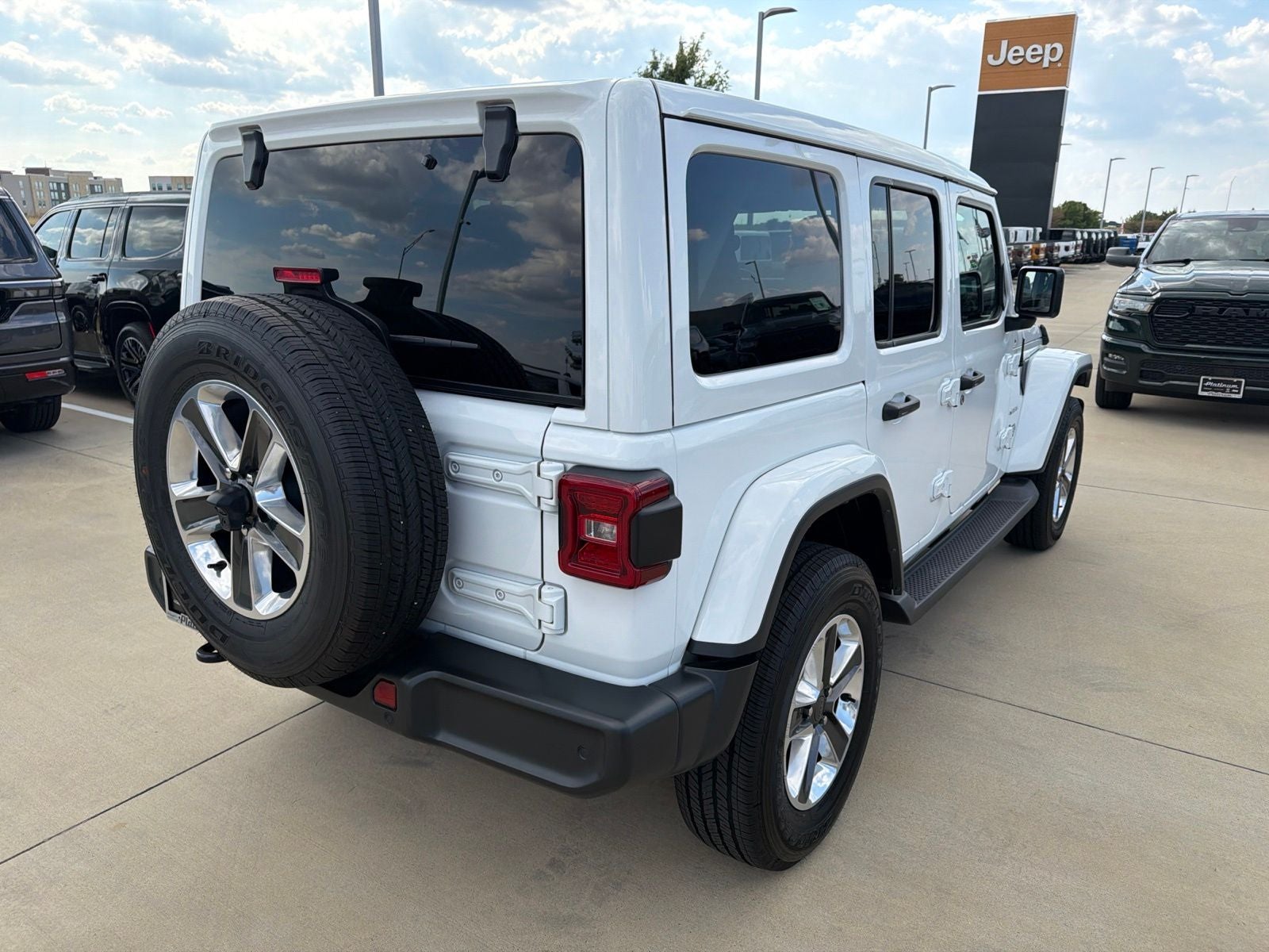 2023 Jeep Wrangler 4-Door Sahara 4x4