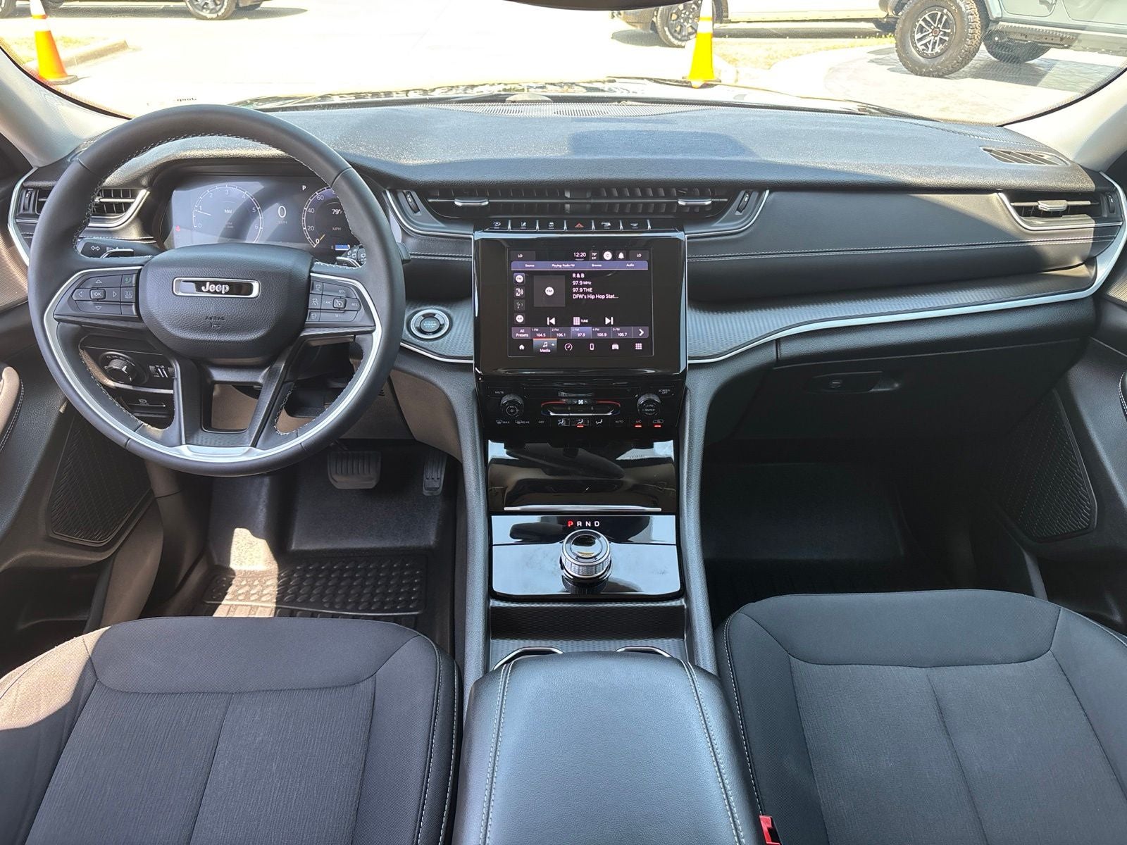 2023 Jeep Grand Cherokee Laredo X 4x4