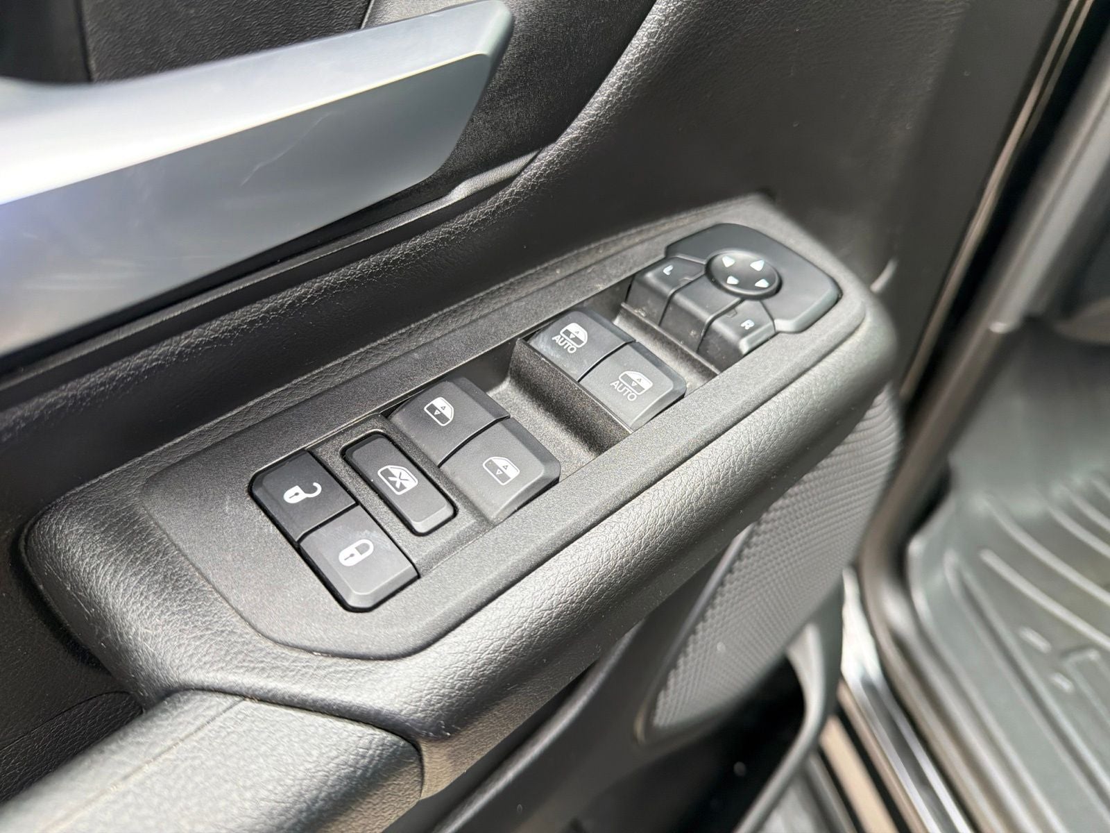 2025 RAM Ram 1500 Tradesman Crew Cab 4x4 5'7' Box