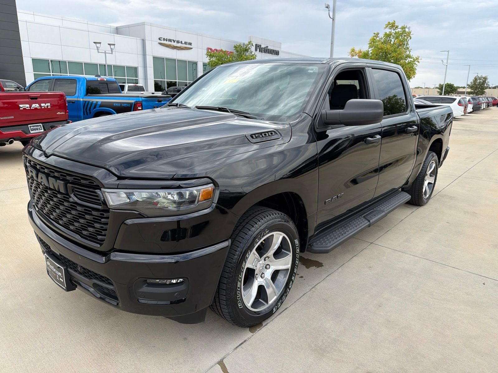 2025 RAM Ram 1500 Tradesman Crew Cab 4x4 5'7' Box