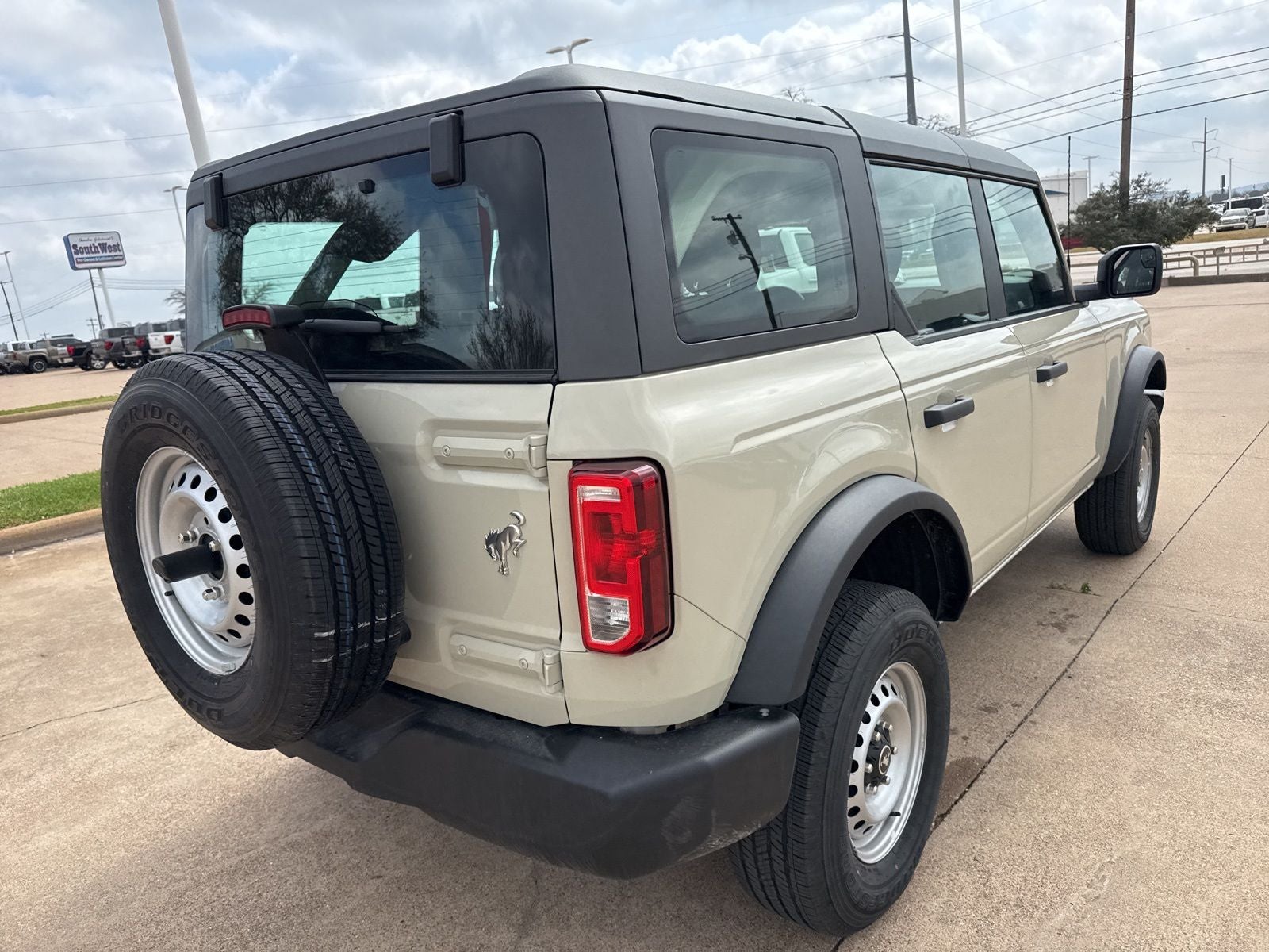 2025 Ford Bronco Base