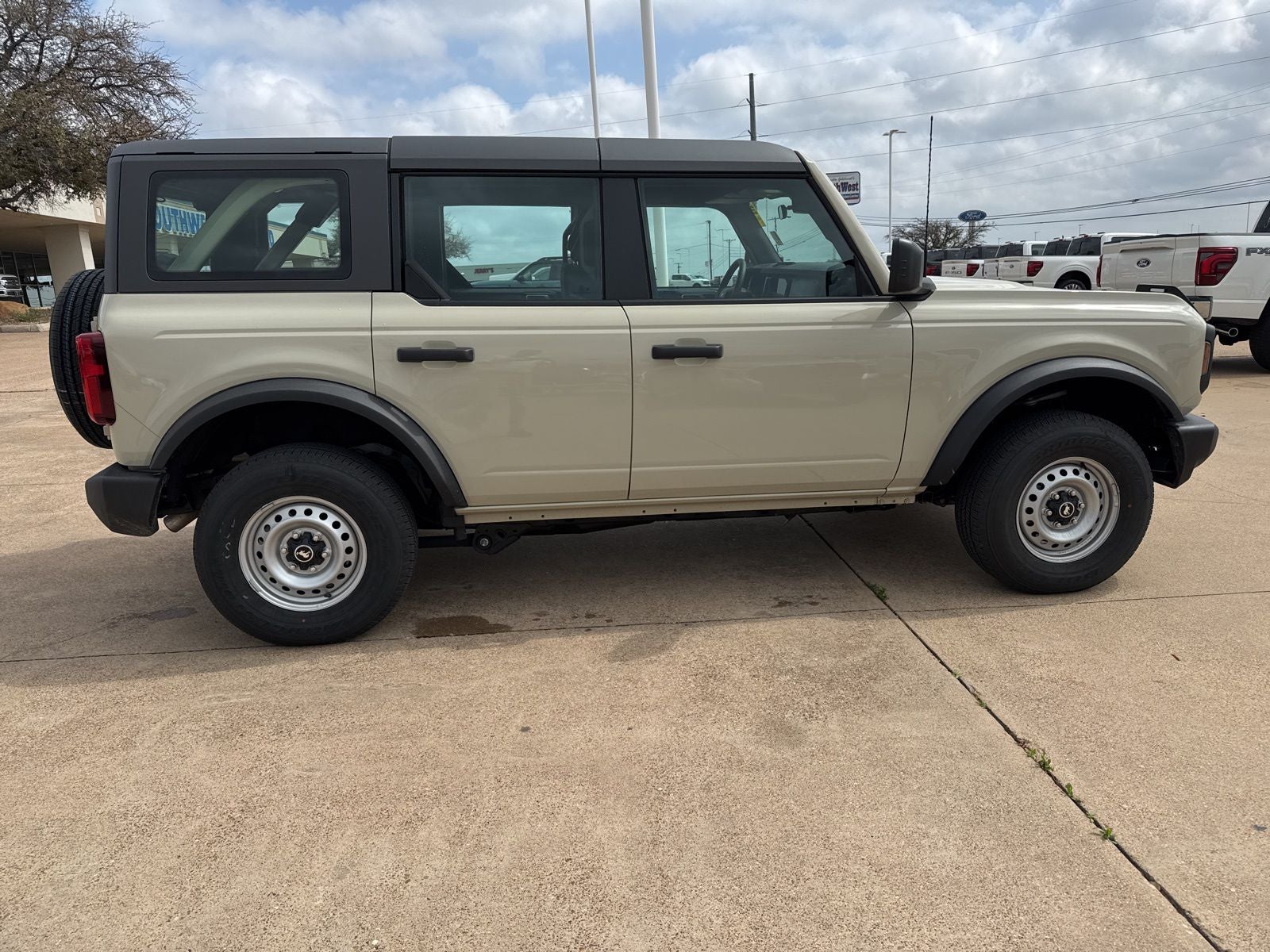 2025 Ford Bronco Base