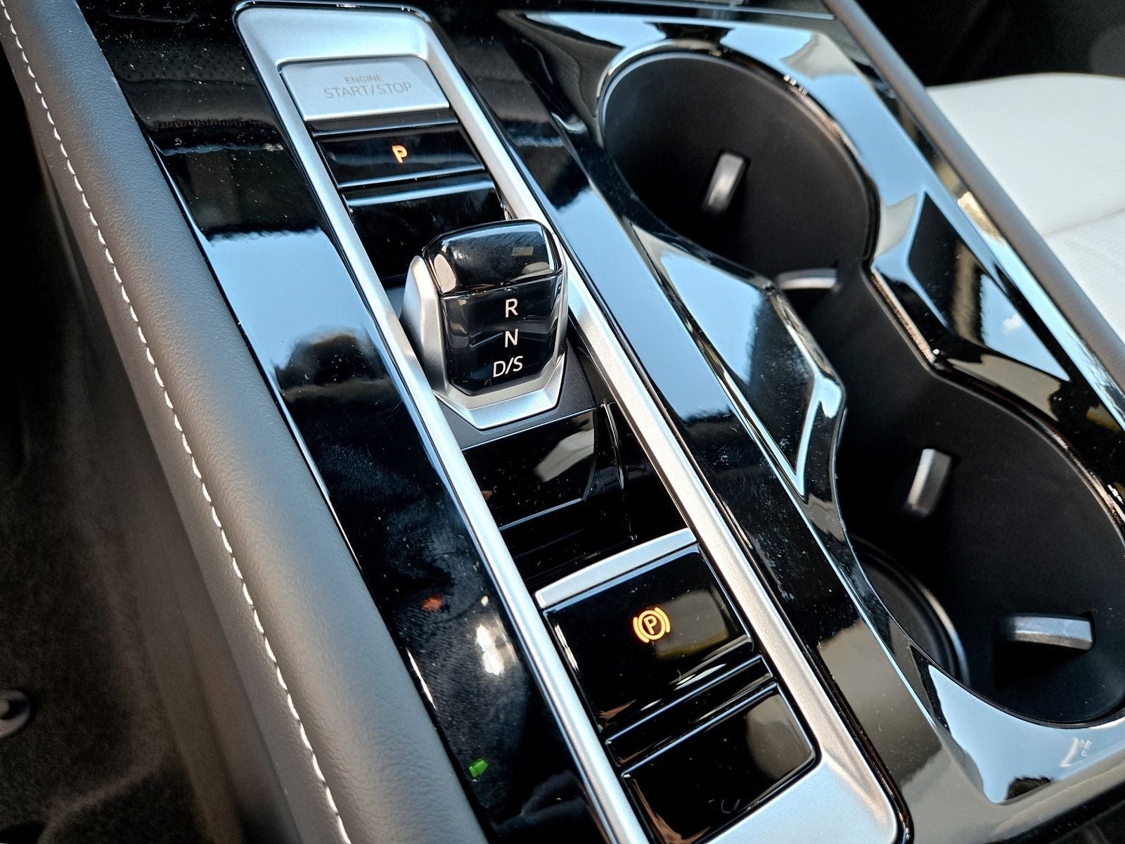 2025 Volkswagen Atlas Cross Sport 2.0T SEL Premium R-Line