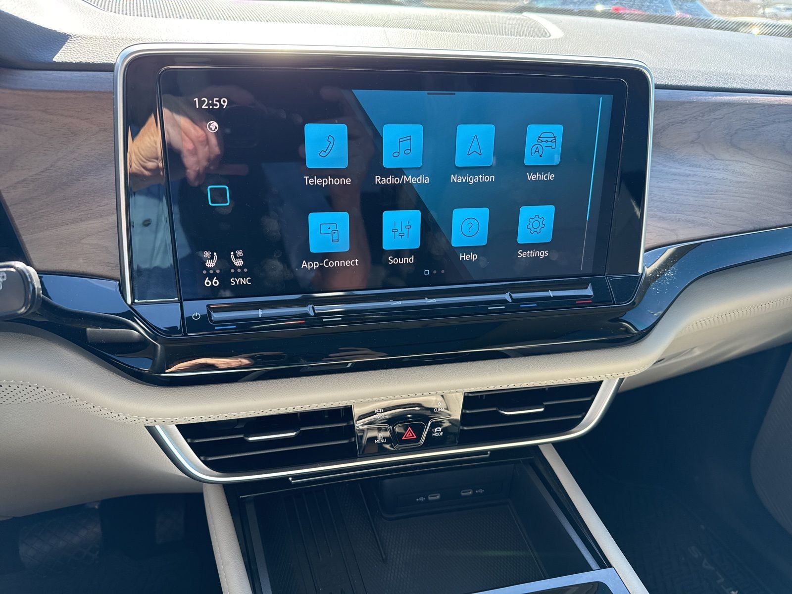 2025 Volkswagen Atlas 2.0T SE w/Technology