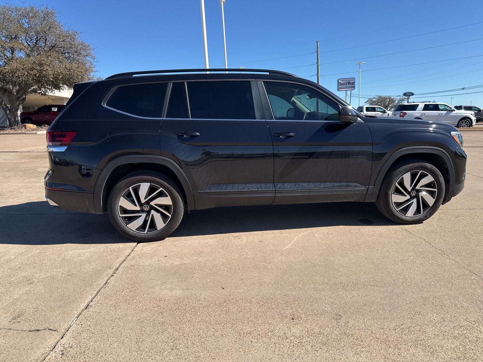 2025 Volkswagen Atlas 2.0T SE w/Technology