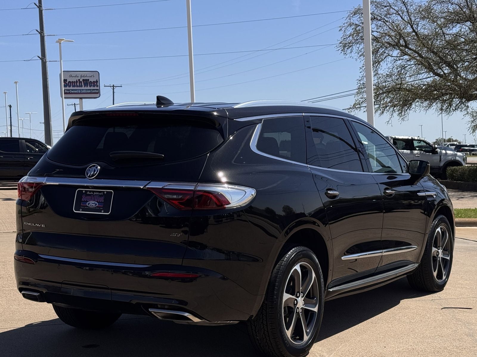 2022 Buick Enclave Essence