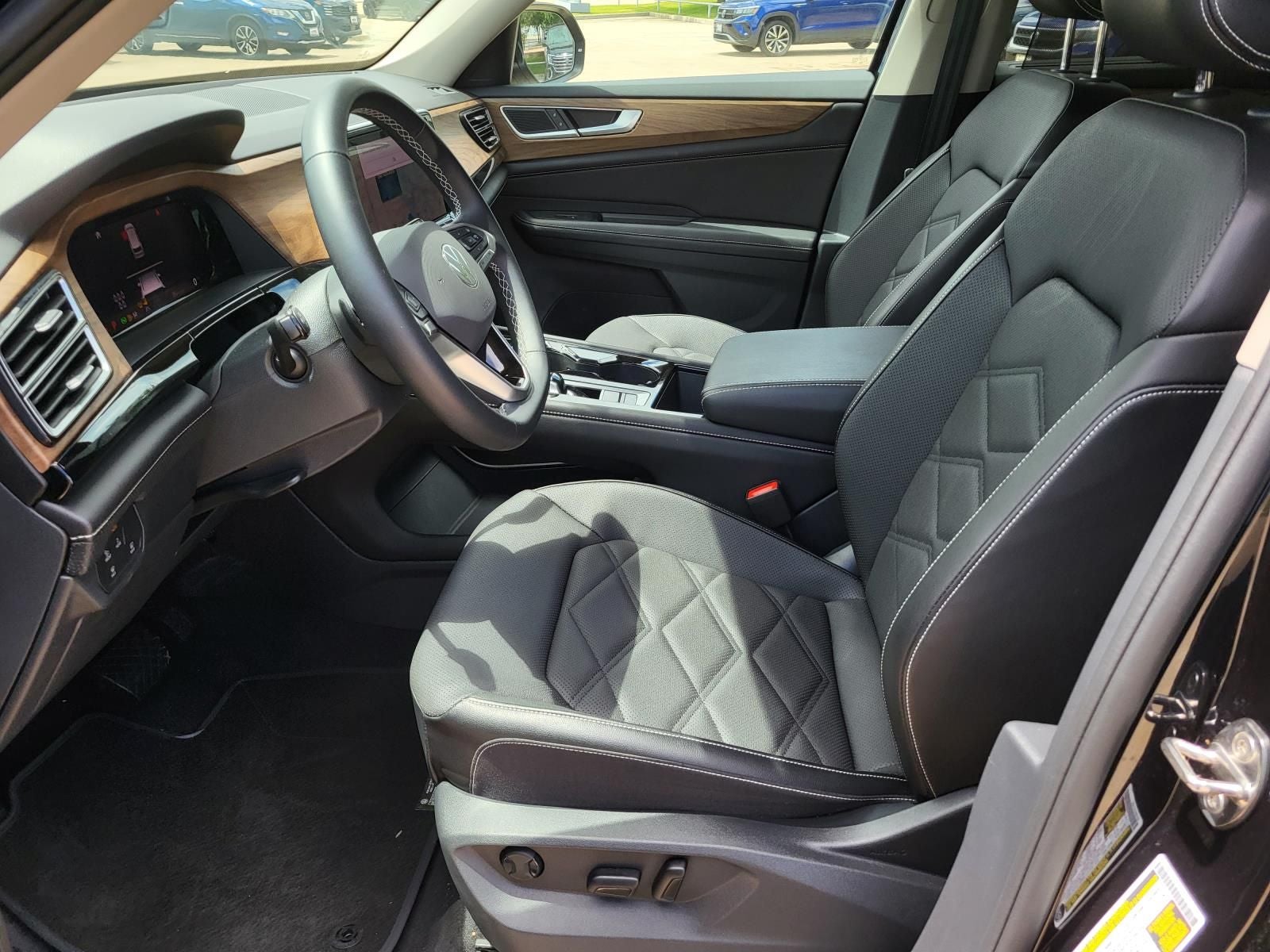 2024 Volkswagen Atlas SE w/Tech - Photo 23