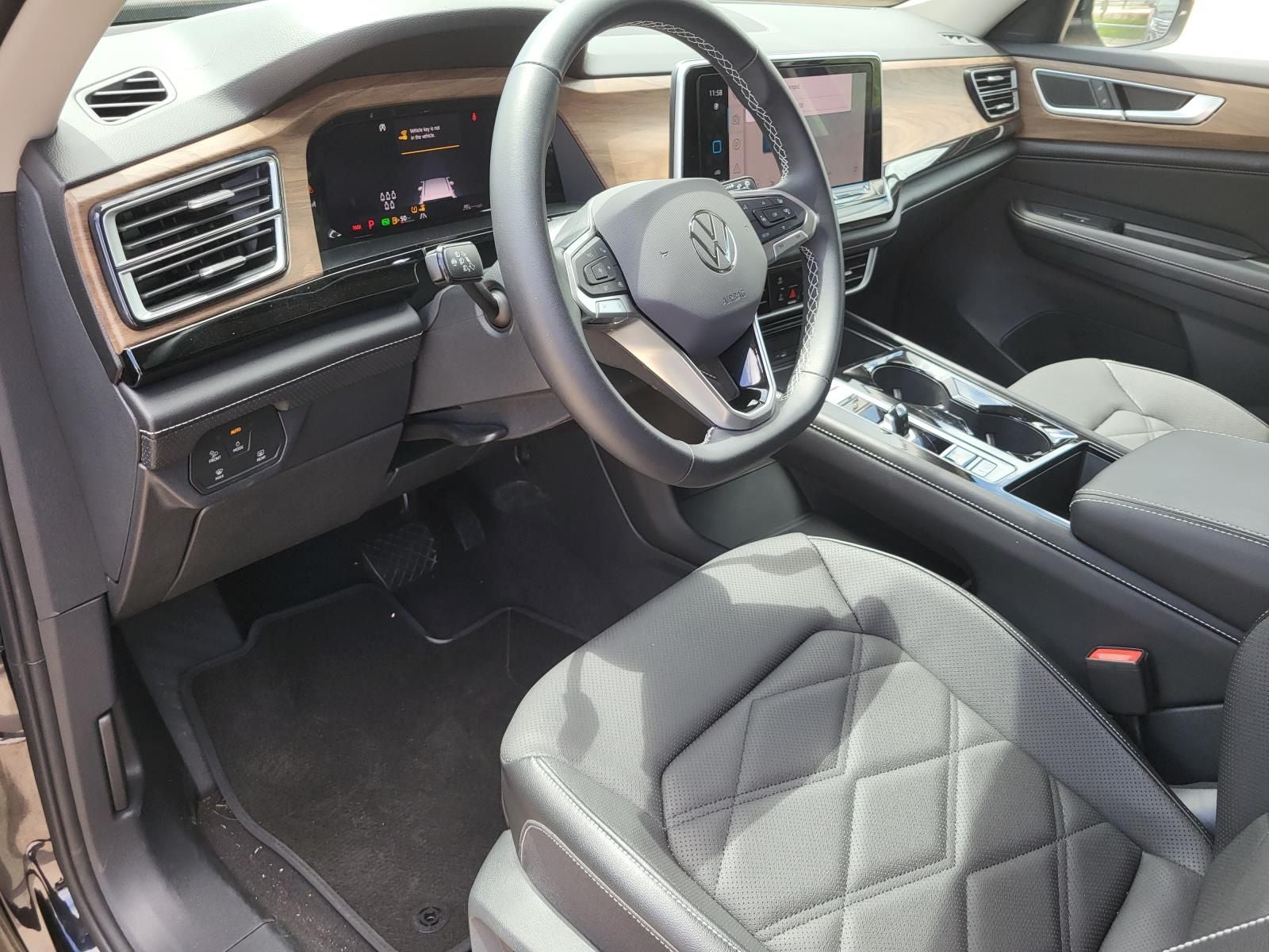 2024 Volkswagen Atlas SE w/Tech - Photo 24