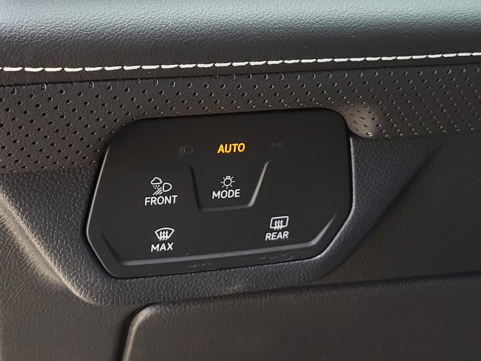 2024 Volkswagen Atlas SE w/Tech - Photo 25
