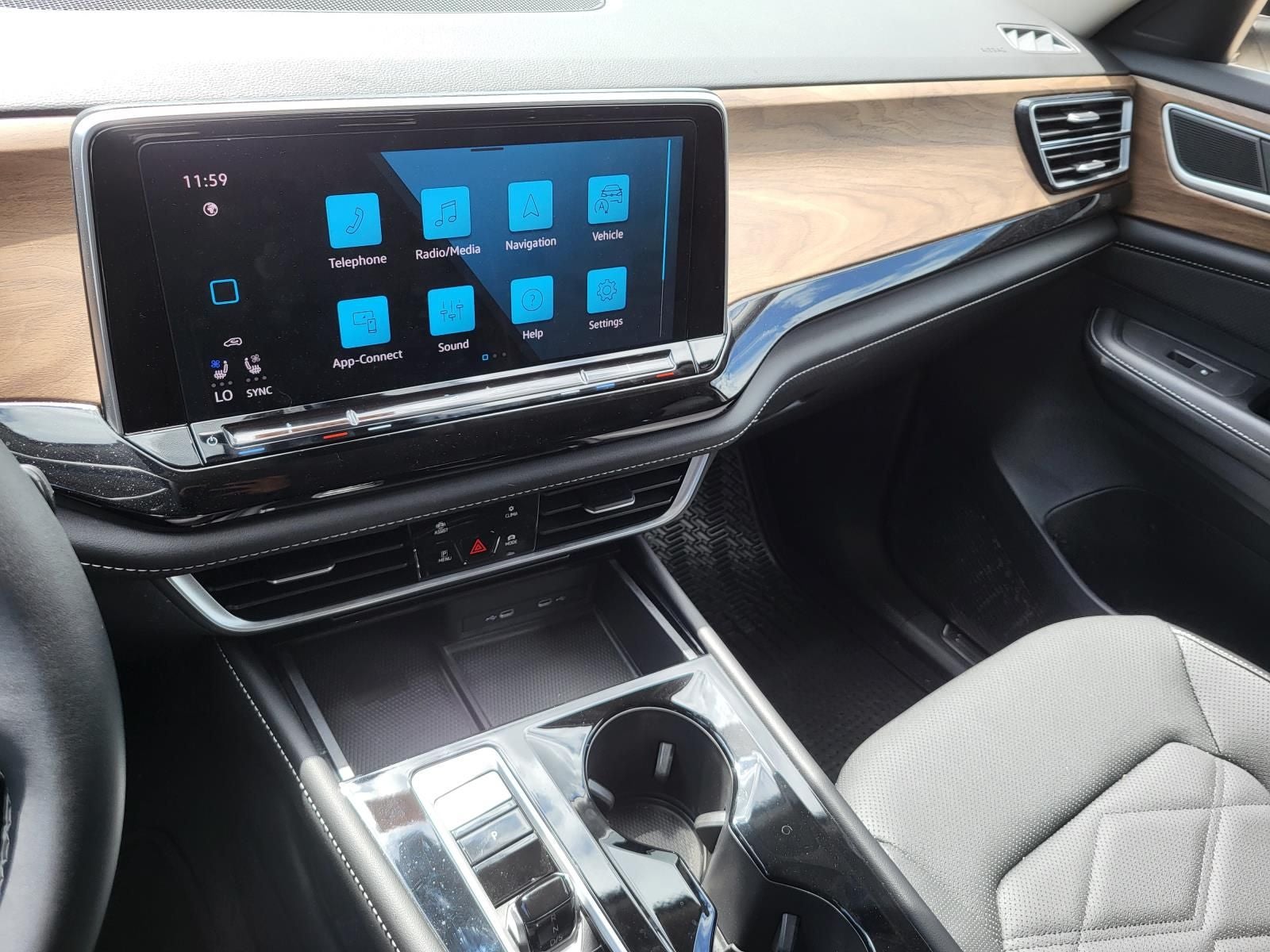 2024 Volkswagen Atlas SE w/Tech - Photo 26