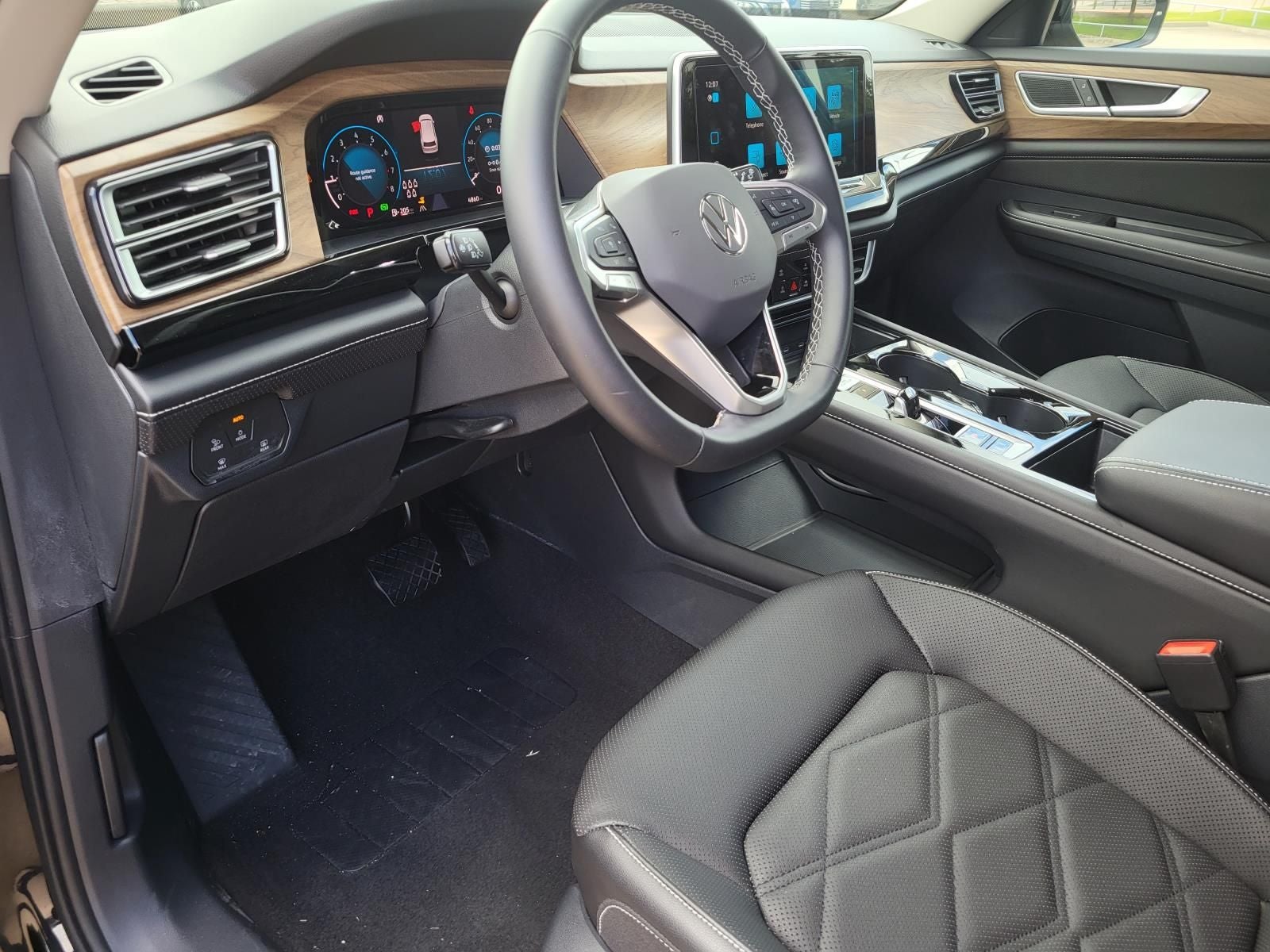 2024 Volkswagen Atlas SE w/Tech - Photo 24
