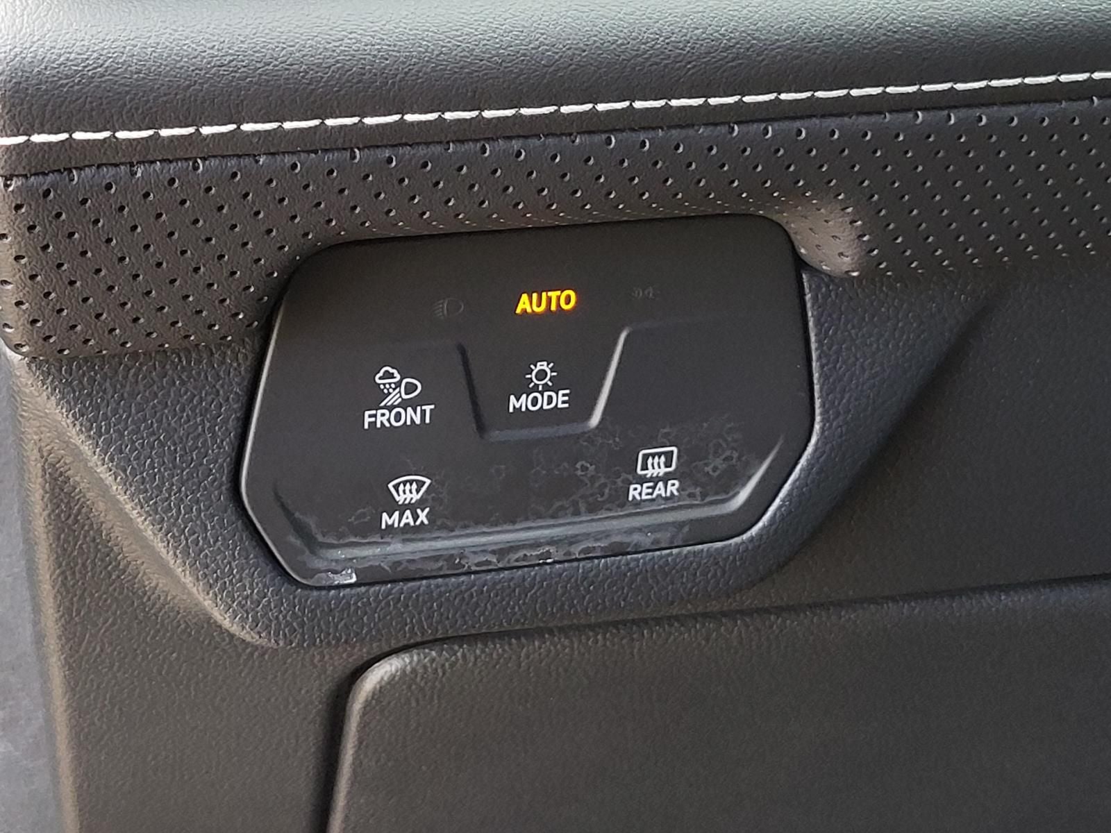 2024 Volkswagen Atlas SE w/Tech - Photo 25