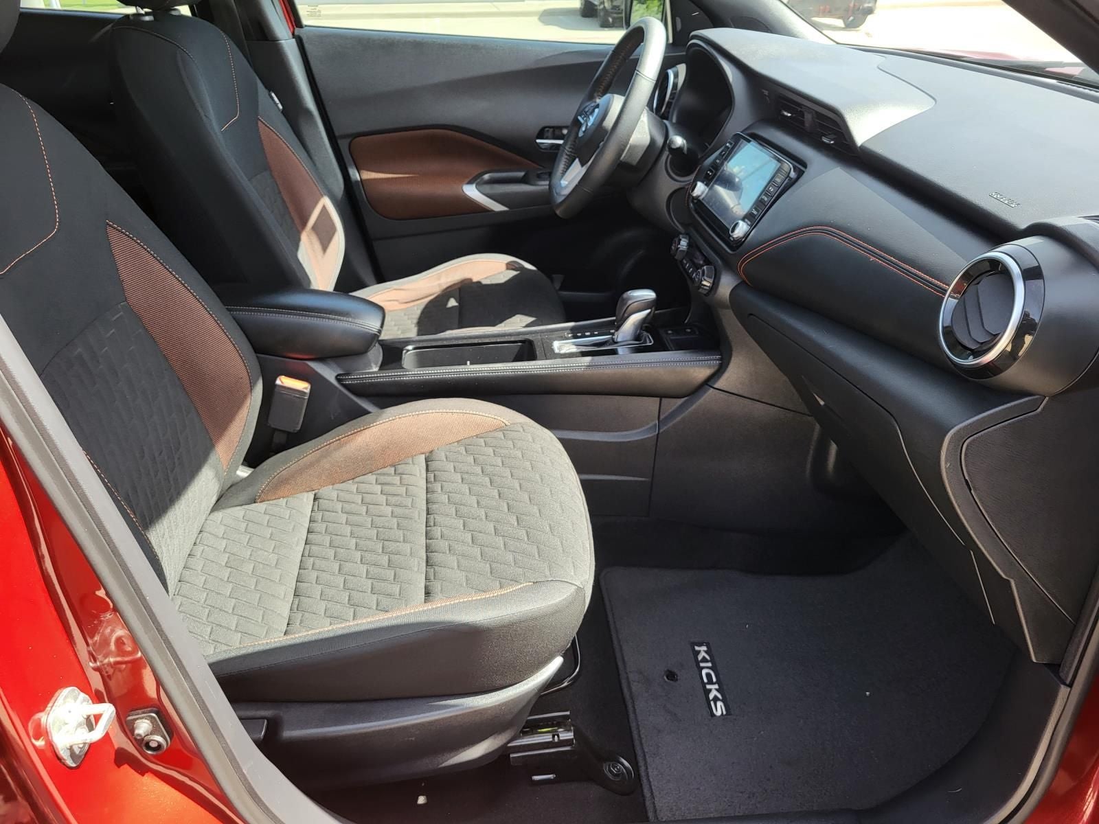 2021 Nissan Kicks SR