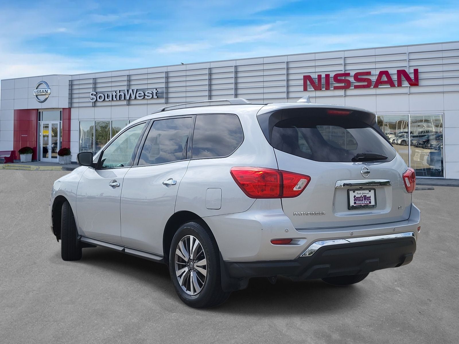 2020 Nissan Pathfinder SL