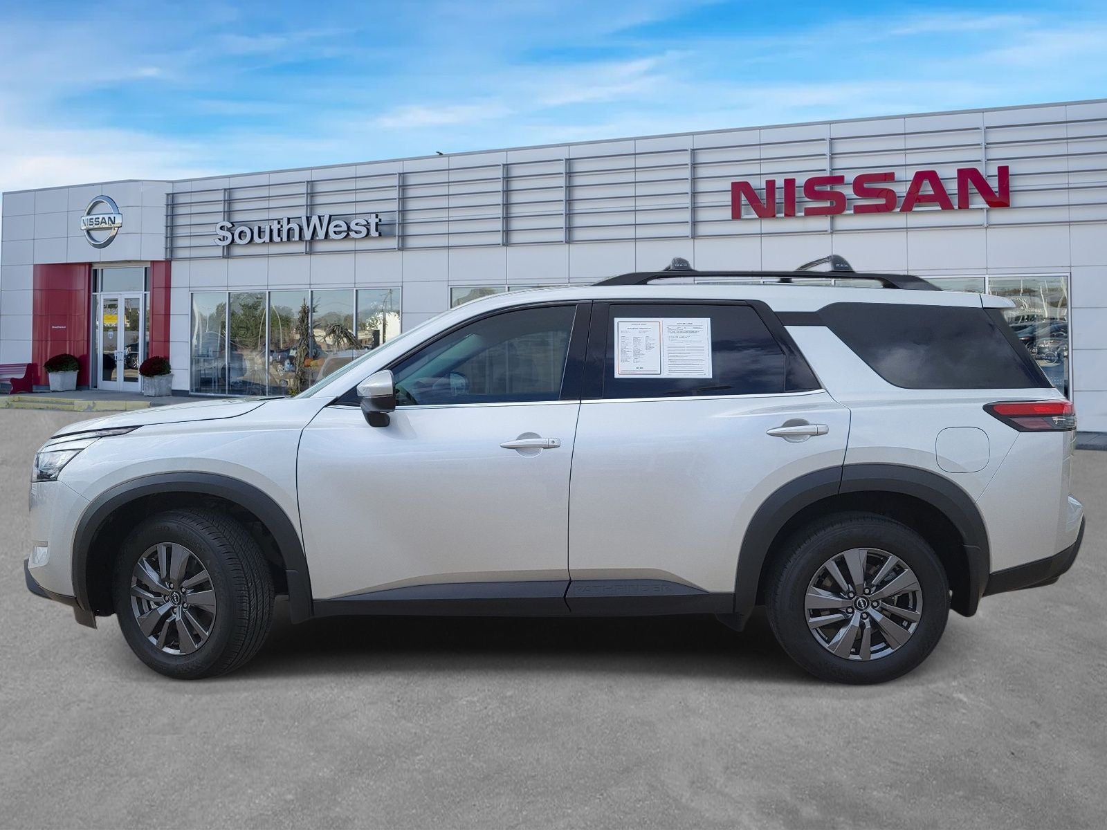 2025 Nissan Pathfinder SV