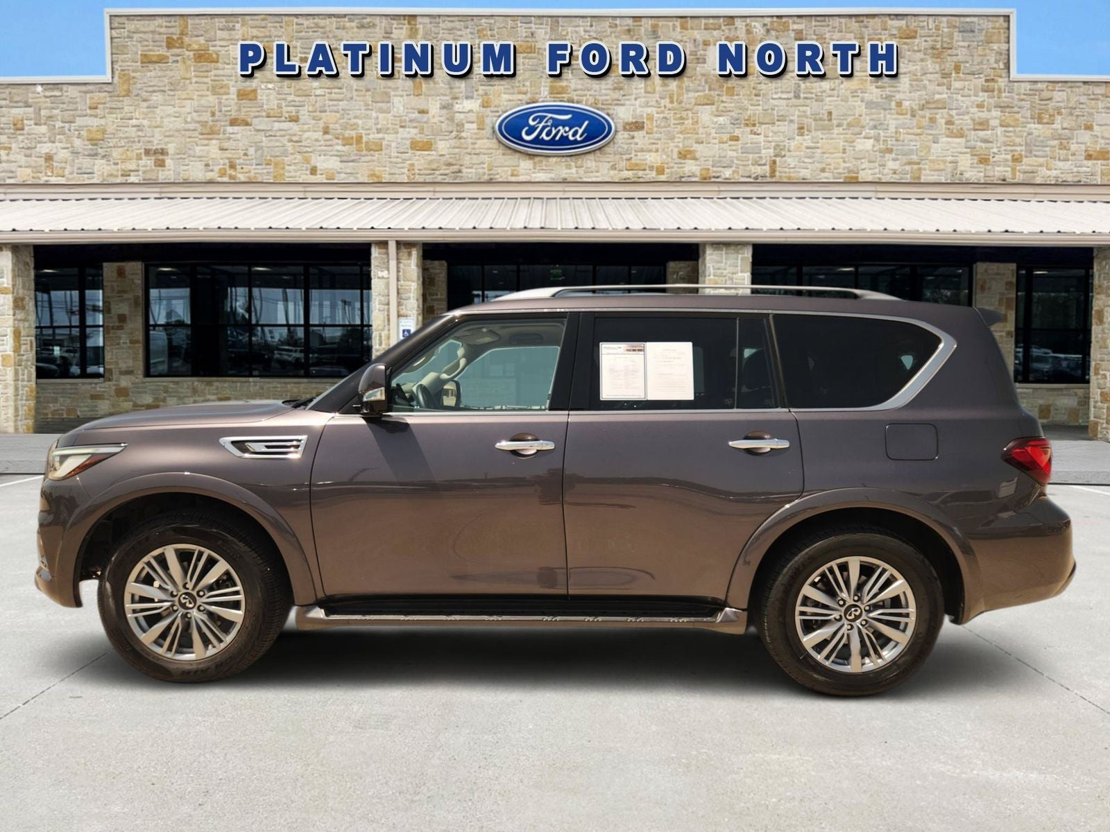 2024 INFINITI QX80 LUXE