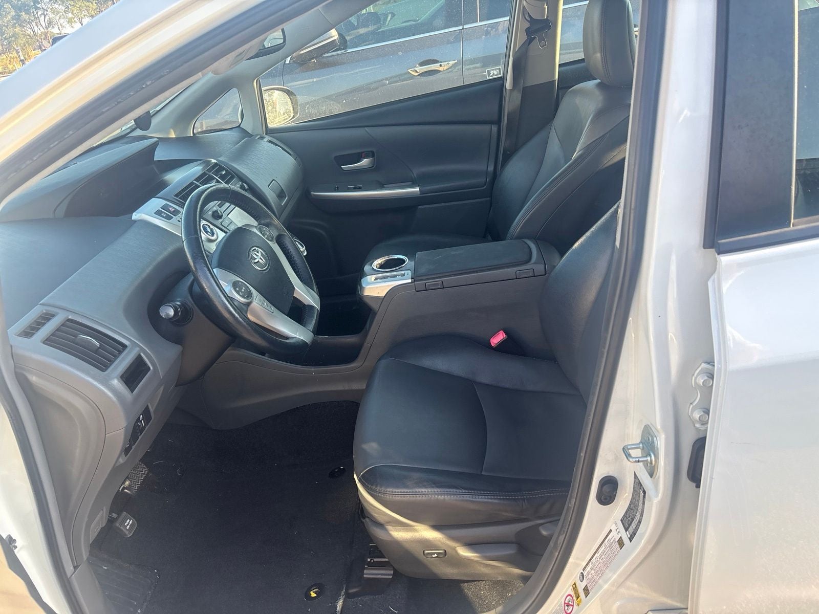 2014 Toyota Prius v Five