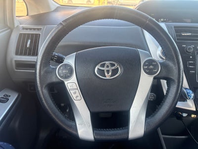 2014 Toyota Prius v Five