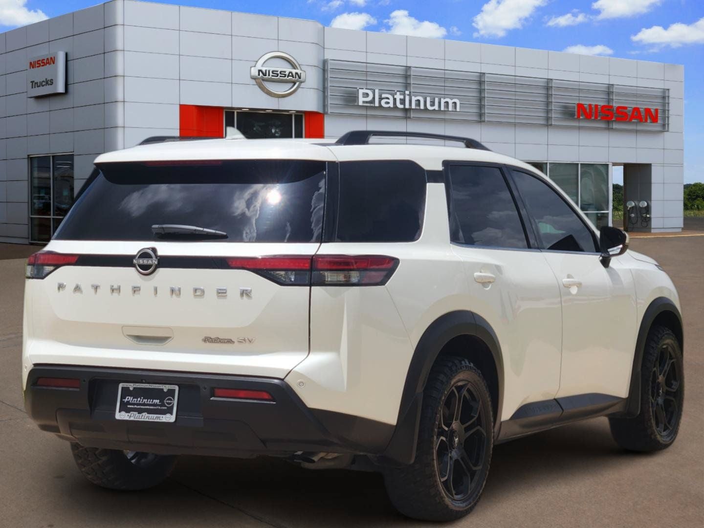 2024 Nissan Pathfinder SV