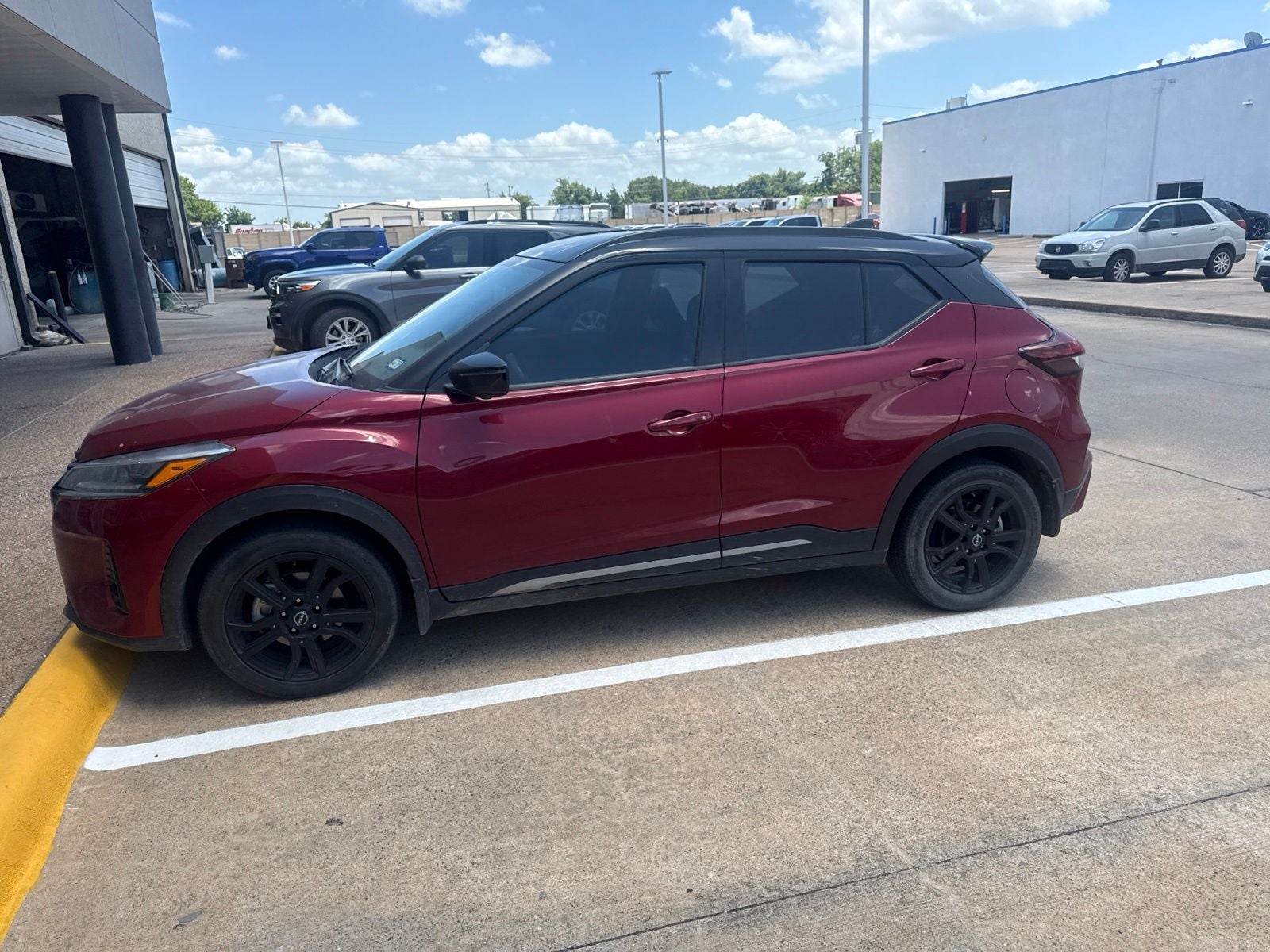 2022 Nissan Kicks SR