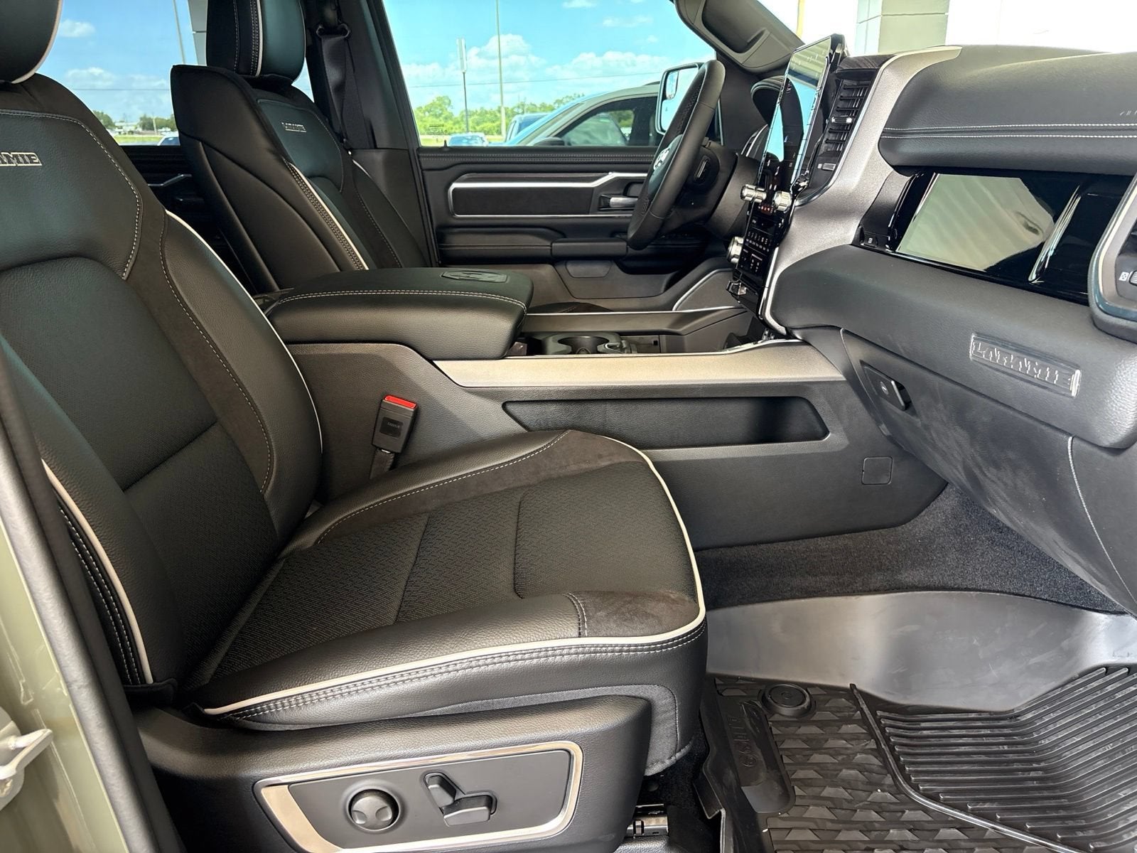 2026 RAM 1500 Laramie Crew Cab 4x4 5'7" Box