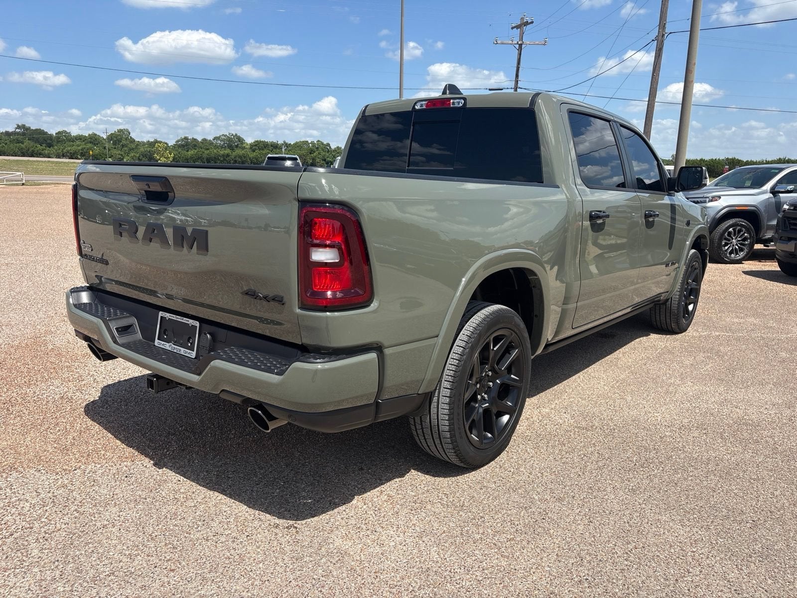 2026 RAM 1500 Laramie Crew Cab 4x4 5'7" Box