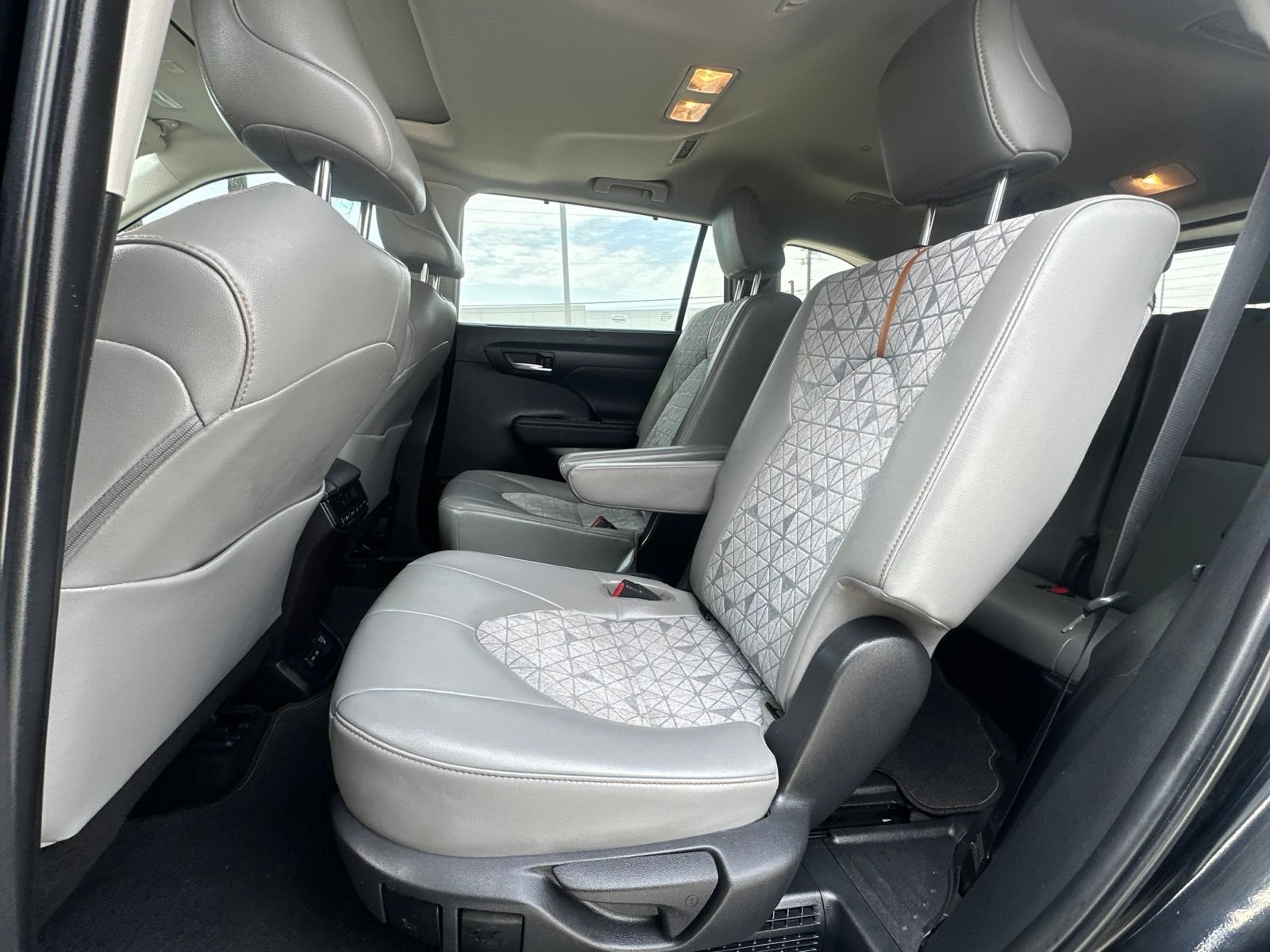 2023 Toyota Highlander Hybrid XLE Bronze