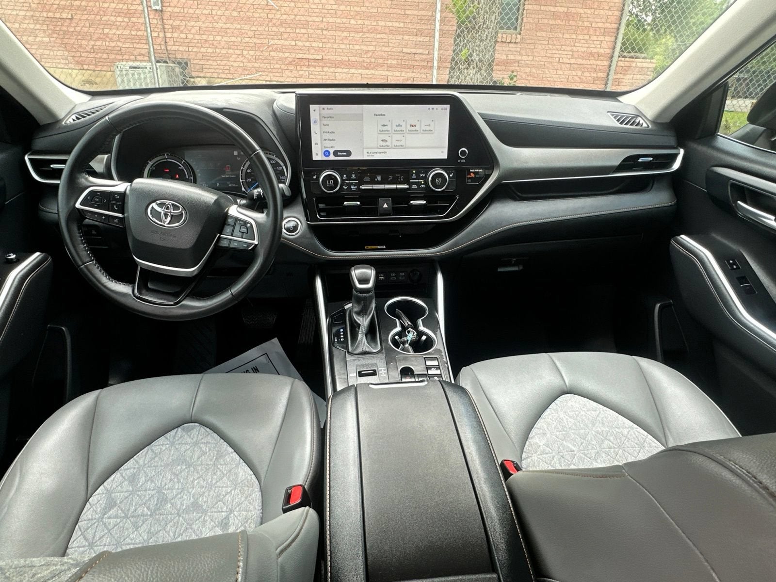 2023 Toyota Highlander Hybrid XLE Bronze