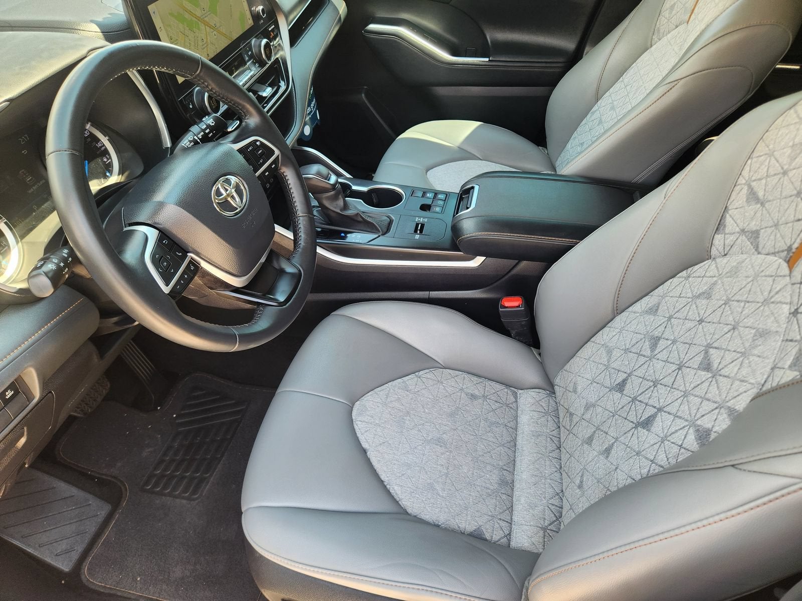 2023 Toyota Highlander Hybrid XLE Bronze