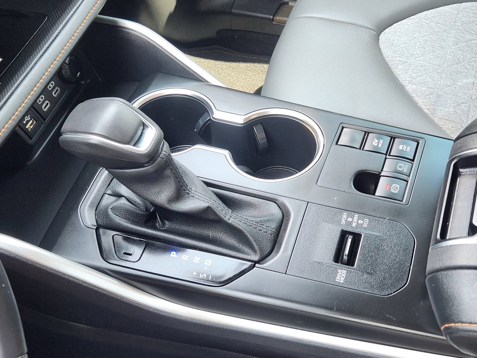 2023 Toyota Highlander Hybrid XLE Bronze