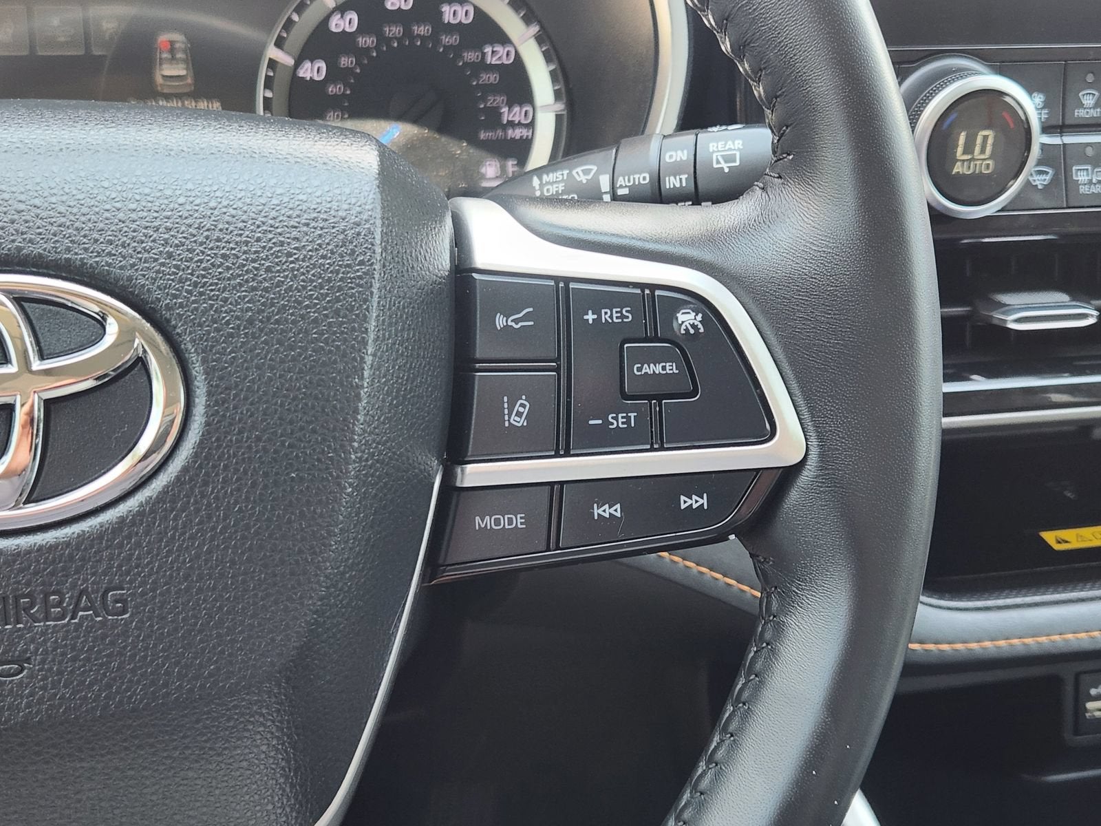 2023 Toyota Highlander Hybrid XLE Bronze