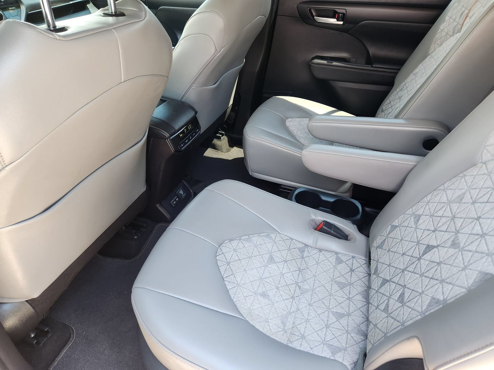 2023 Toyota Highlander Hybrid XLE Bronze