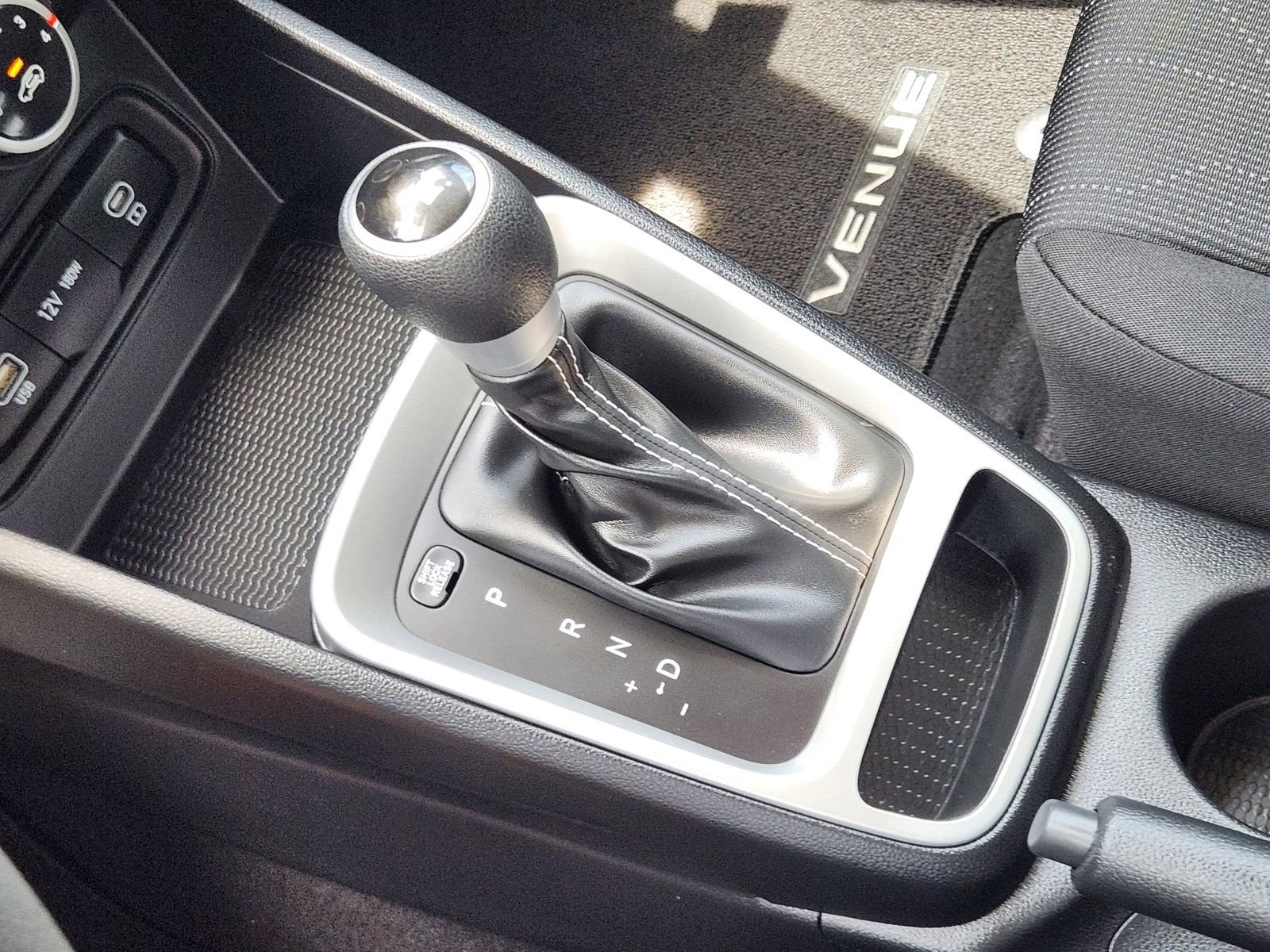 2025 Hyundai Venue SE
