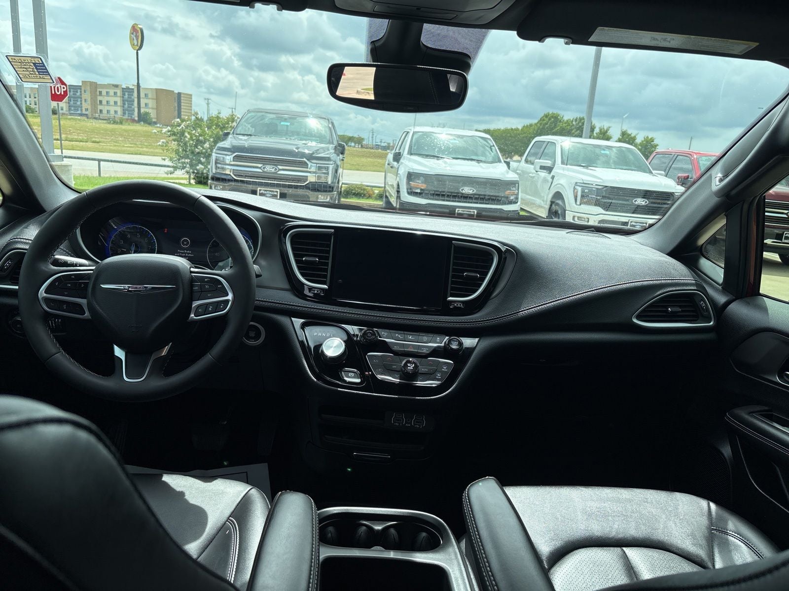 2025 Chrysler Pacifica Select