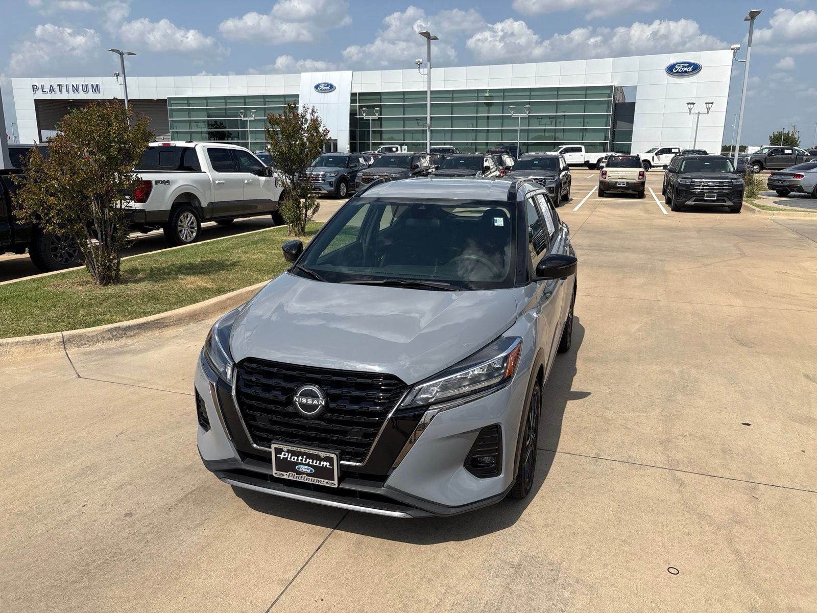 2023 Nissan Kicks SR